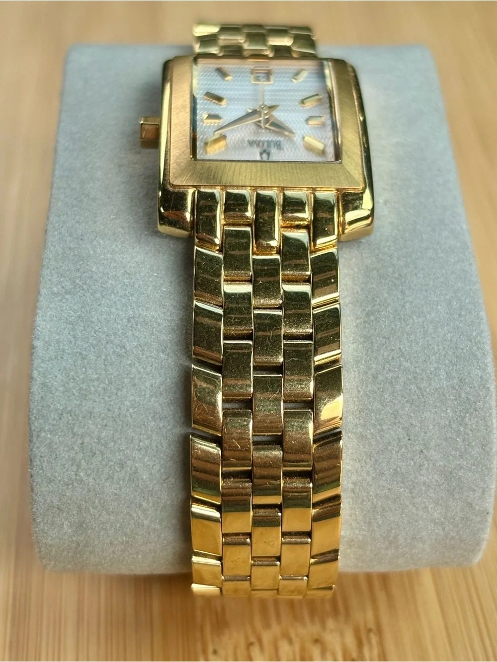 Bulova Gold Tone White Pattern Dial Date Quartz Watch Analog Water Resistant